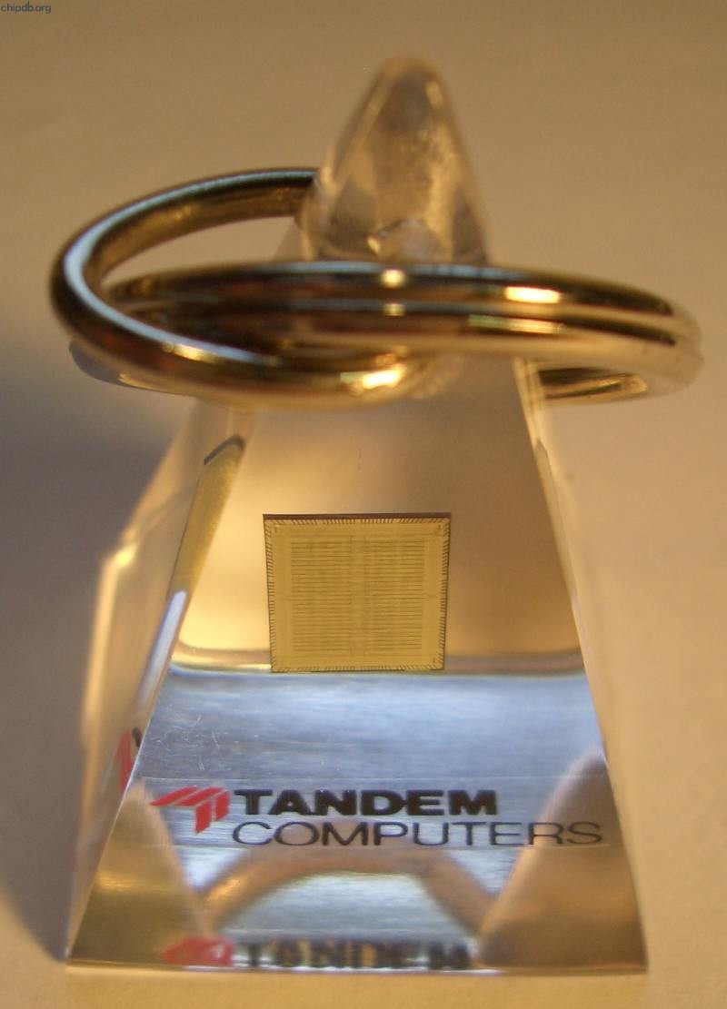 Tandem pyrimid keychain