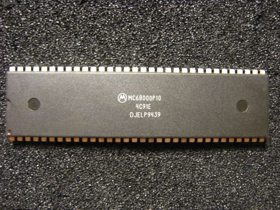Motorola MC68000P10 three rows
