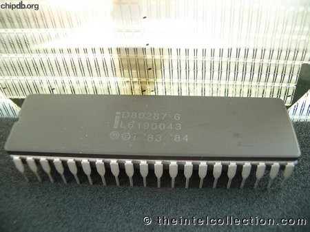 Intel D80287-6 diff font