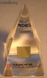 Tandem pyrimid paperweight